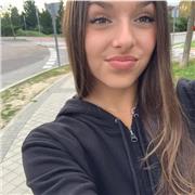 Profesora de apoyo escolar especializada en ciencias imparte clases de tipo presiecial